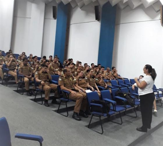 Policiais militares participam de palestra "Janeiro Branco” em Pato Branco, Região Sudoeste do estado