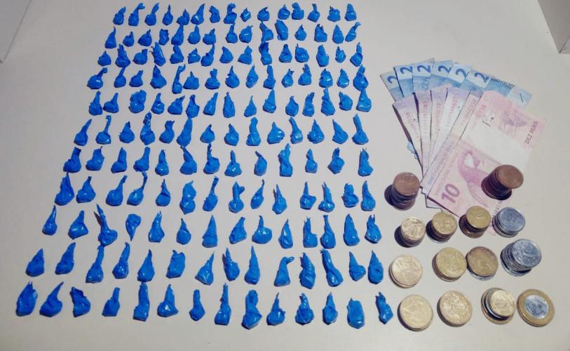 Em cumprimento de Mandado Judicial, PM acaba apreendendo mais de 150 pedras de crack em Almirante Tamandaré (PR)