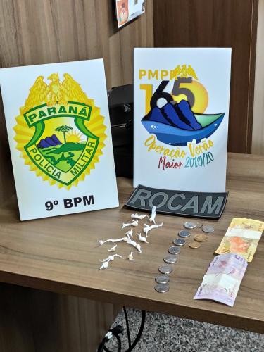 Durante patrulhamento, PM prende homem e apreende pedras de crack em Matinhos (PR)