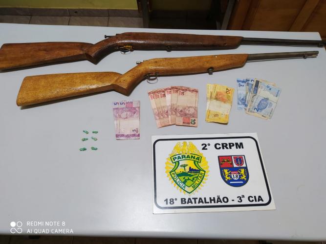 Três armas de fogo drogas e dinheiro são apreendidos pela PM no Norte do estado