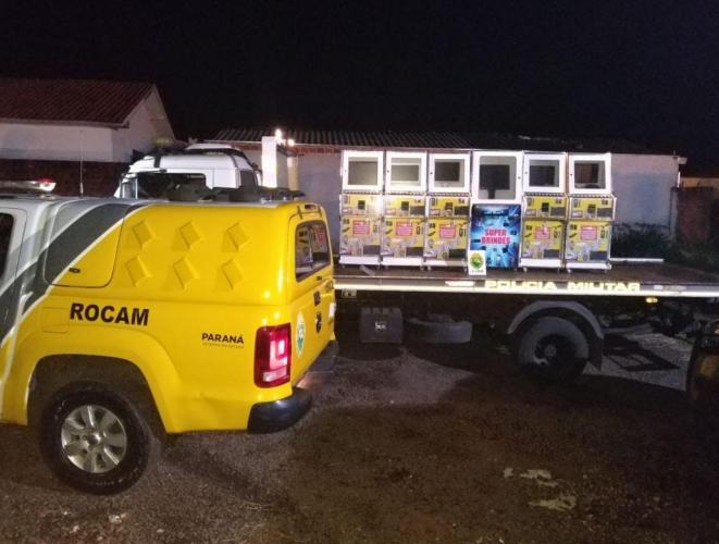 PM apreende seis máquinas caça-níqueis e encaminham dois homens para Delegacia