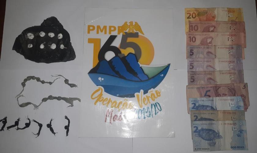 No Litoral do estado, PM prende homem e apreende 27 porções de drogas durante patrulhamento