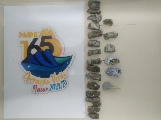 Em Guaratuba (PR), PM prende dois homens e apreendem diversas porções de maconha