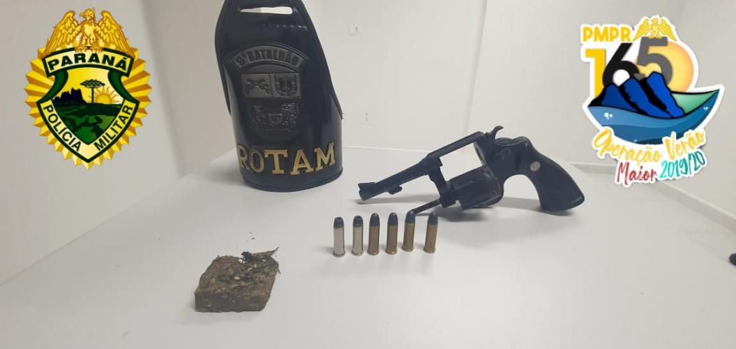 Durante abordagem, PM prende dois homens e apreende uma arma de fogo em Paranaguá (PR)