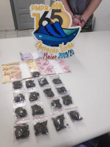 ROCAM aborda grupo e flagra venda de drogas em Guaratuba (PR)