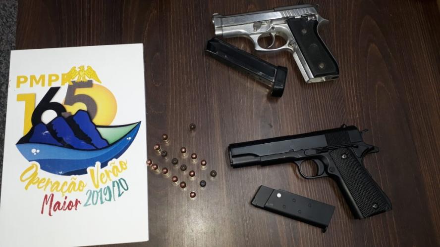 Durante Operação Barreira, PM prende um homem e apreende uma arma de fogo em Matinhos