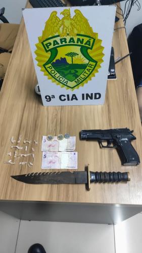 PM prende cinco pessoas, apreendem simulacro, faca e drogas e evitam roubo de veículo em Colorado, no Noroeste do estado