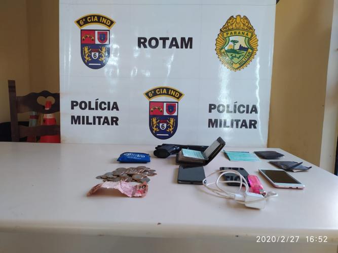 Após capotarem carro roubado, dois adolescentes são apreendidos no interior do estado