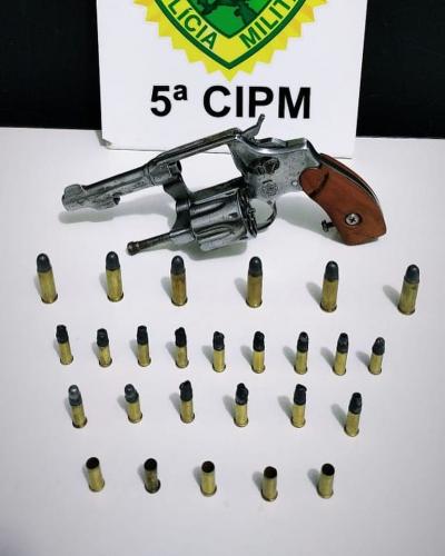 Homem é preso por possuir arma de fogo e bicicleta furtada em Cianorte (PR)