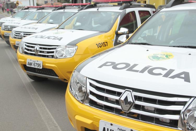 Equipe ROTAM apreende carro com alerta de roubo e detém dois envolvidos, em Colombo (PR)