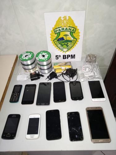 PM flagra homem com celulares e drogas para lançar dentro da Penitenciária Estadual de Londrina