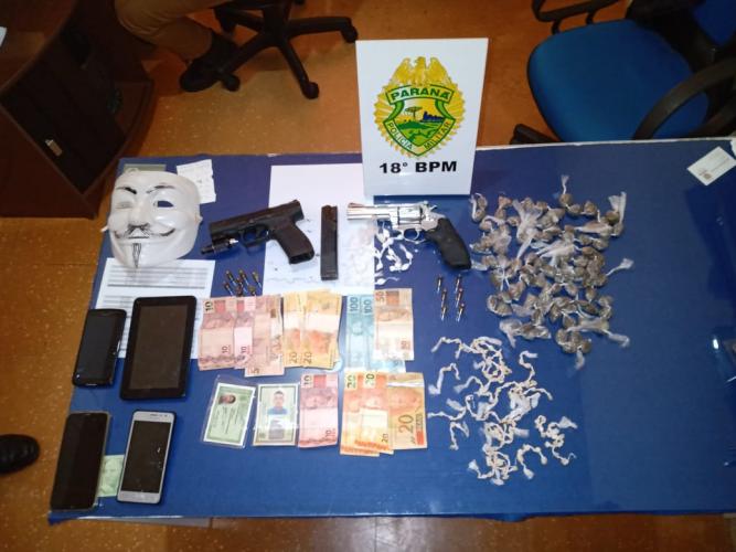 No Norte do estado, PM cumpre Mandado Judicial, encaminha cinco pessoas e apreende duas pistolas