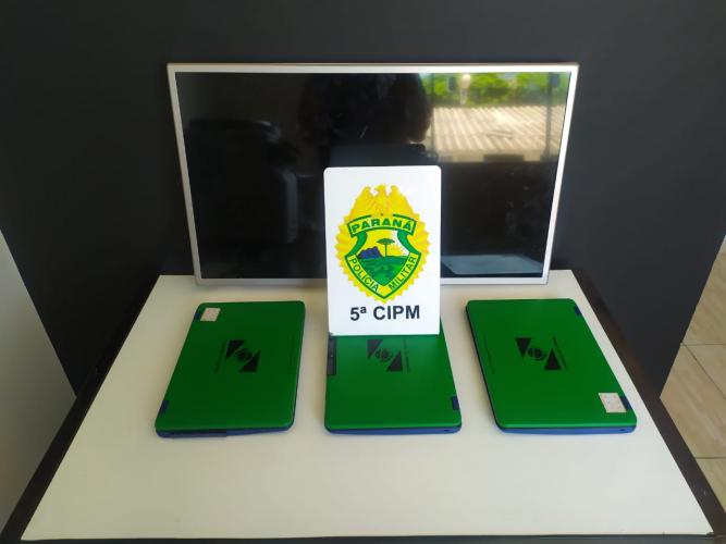Policiais encaminham suspeitos de furto à escola e recuperam eletrônicos em Cianorte (PR)