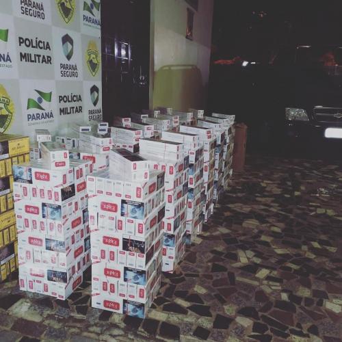 PM apreende veículo e cigarros de ação do contrabando em Cianorte, no Noroeste do estado.