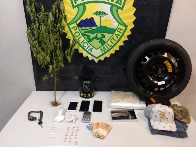 PM apreende veículos, drogas e cumpre mandado em Curitiba, na Capital do estado