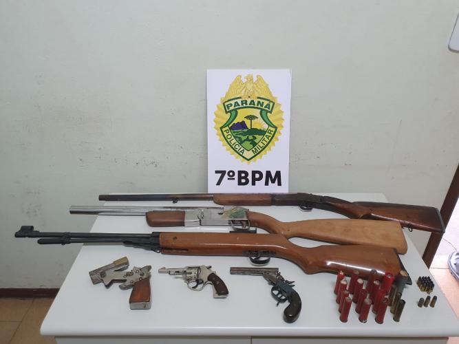 PM apreende sete armas de fogo e um homem acaba preso em Tapejara, no Noroeste do estado