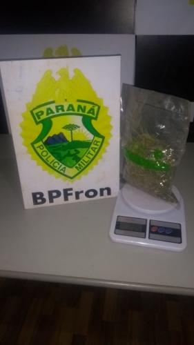 Durante patrulhamento, PM apreende um pacote com maconha no oeste do estado