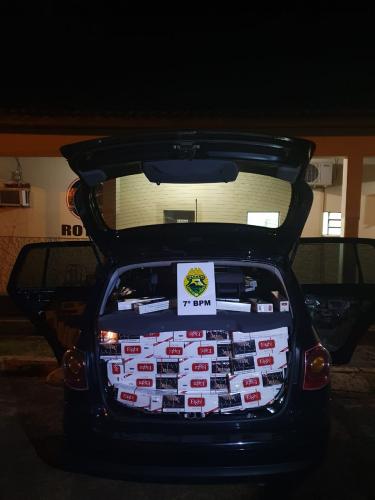 No Noroeste do estado, PM prende homem e apreende carro carregado com cigarros contrabandeados