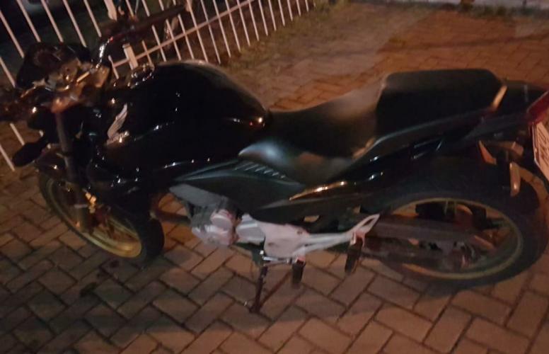Em Matinhos, no Litoral do estado, PM prende mulher e recupera carro e motocicleta