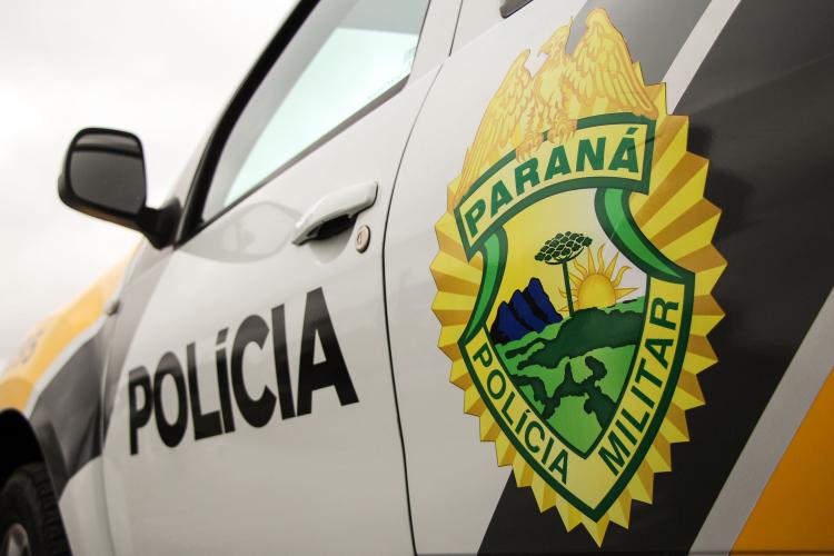 Em Fazenda Rio Grande, na RMC, PM prende casal e apreende porções de maconha e dinheiro