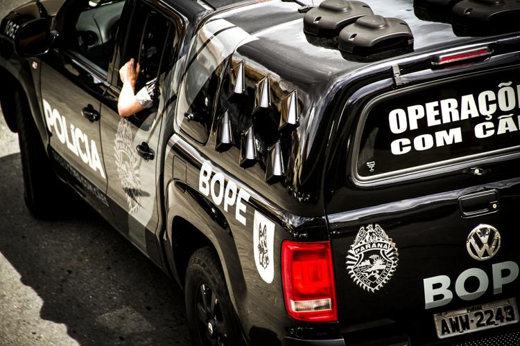Equipe do Canil do BOPE localiza e prende foragido da justiça no Guaíra, em Curitiba