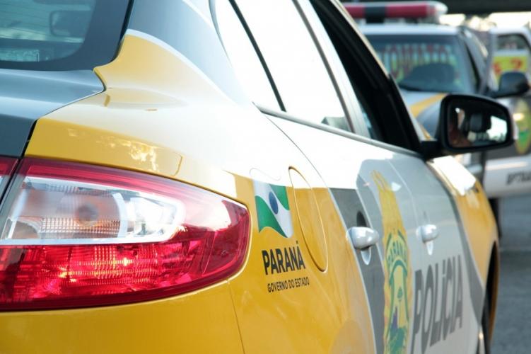 PM recupera carro roubado e apreende arma de fogo em Londrina, no Norte do estado
