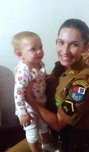 No dia das mães, bebê engasgado com leite é salvo por policial feminina em Uraí (PR)