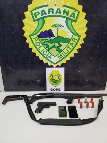 BOPE apreende espingarda e encaminha dupla no Parolin, em Curitiba