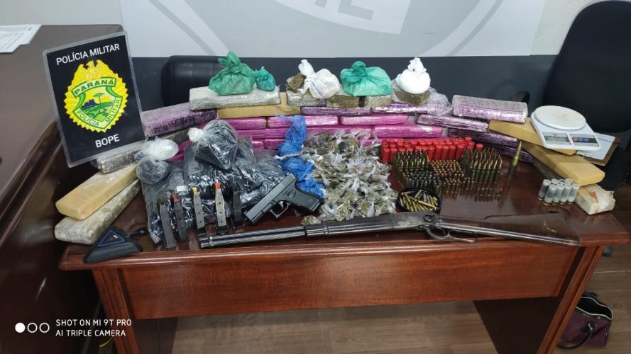 BOPE apreende mais de 20 quilos de drogas e 300 munições em uma abordagem em Colombo (PR)