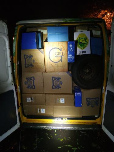 PM prende homem e apreende carga do cigarros contrabandeados no Sudoeste do estado