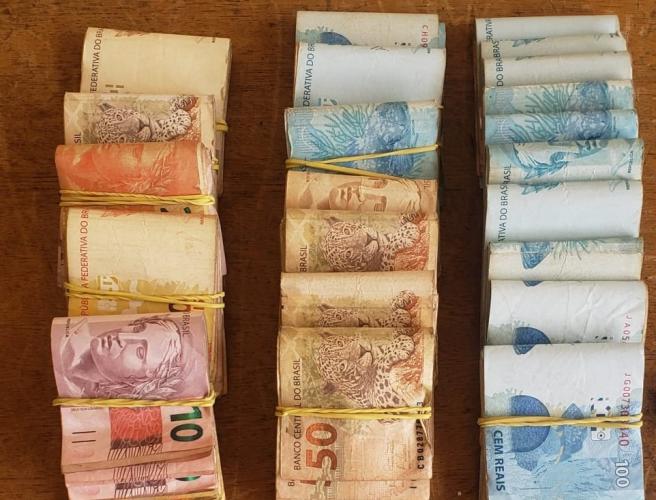 Ação policial apreende quase R$ 22 mil do tráfico de drogas em Santo Antônio da Platina (PR)