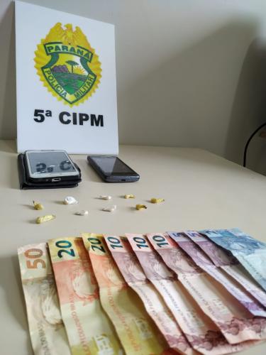 Em Cianorte, PM apreende crack e encaminha dupla envolvida com tráfico de drogas