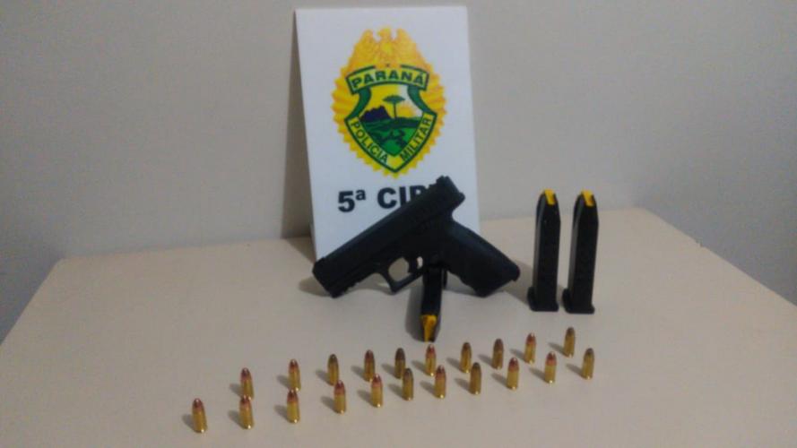 Policial de folga flagra homem com pistola em estabelecimento comercial no Noroeste do estado