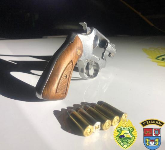 PM apreende arma e motocicleta em Cambé, no Norte do PR