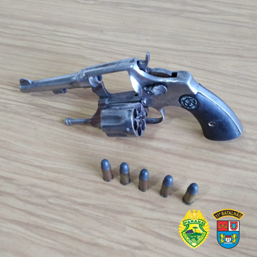 Em Campo Mourão (PR), PM prende homem e apreende arma de fogo e munições