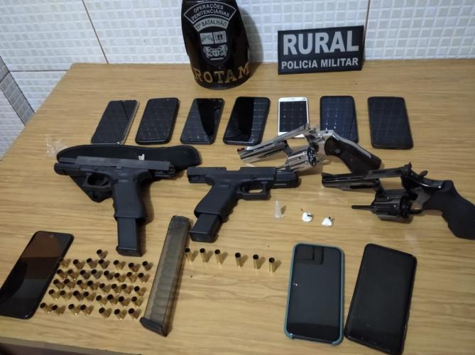 No Centro-Oeste do estado, PM apreende armas de fogo e encaminha 10 pessoas durante festa clandestina em chácara