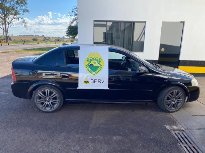 Durante fiscalização, Polícia Rodoviária de Cruzeiro do Oeste apreende porções de cocaína e um veículo
