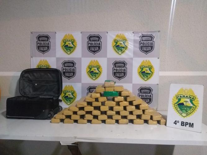 Homem tenta agredir pai e PM encontra mais de 35 quilos de maconha na casa dele em Maringá (PR)