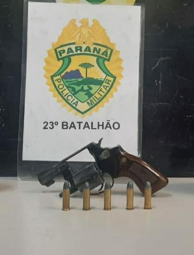 Revólver é apreendido pela PM durante abordagem no Campo de Santana, em Curitiba