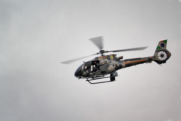 Em Campo Largo, vítima de acidente de carro é resgatada por aeronave da Polícia Militar