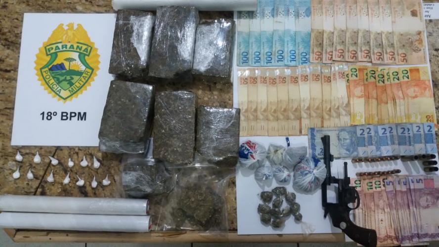 PM prende duas pessoas e apreende mais de dois quilos de maconha, arma de fogo e dinheiro no Norte do estado