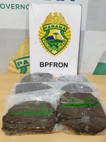 Durante a Operação Hórus, BPFron apreende de 1,5 quilo de haxixe na cidade de Cascavel (PR); mulher acaba presa