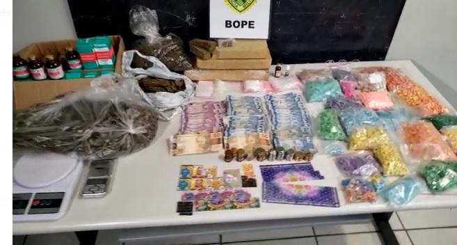 BOPE aborda dupla e apreende cinco mil comprimidos de ecstasy, maconha e anestésicos no Centro de Curitiba