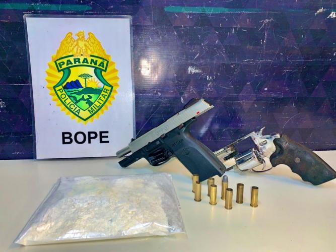 BOPE apreende armas e cocaína no Alto Boqueirão, em Curitiba