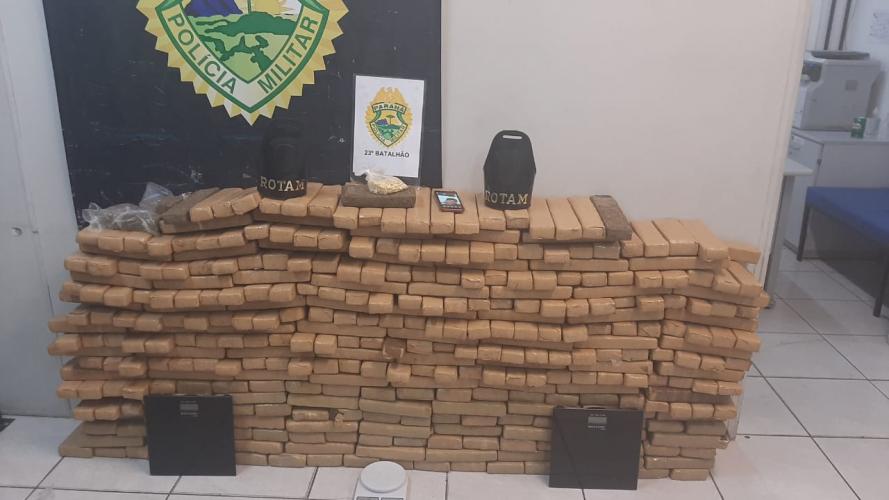 Policiais militares flagram aglomeração de pessoas e apreendem mais de 300 quilos de maconha e Ecstasy no Cajuru