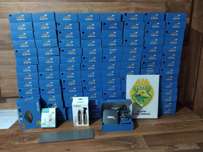 PM de Ubiratã flagra carro com receptores de TV durante abordagem; dupla acabou presa