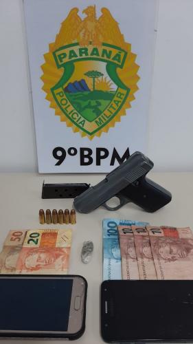 No Litoral do estado, PM prende dois homens após roubarem casa e lanchonete; arma de fogo é apreendida