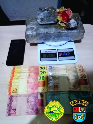 No caminho para a delegacia, PM aborda dupla e apreende maconha em Ivaiporã, no Centro-Norte do estado