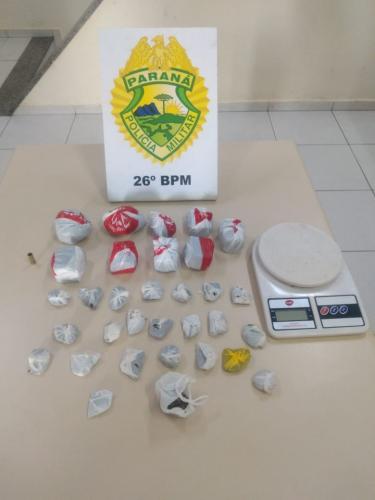 Com base em denúncia, PM aborda casa e encaminha mulher e adolescente por tráfico de drogas em Telêmaco Borba (PR)