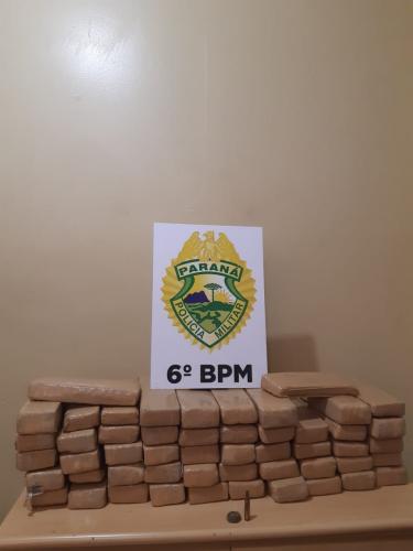 No Oeste do estado, PM encaminha seis pessoas e apreende armas de fogo e 37 quilos de maconha